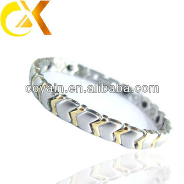 Fashion jewelry locking stainless steel cable bracelet